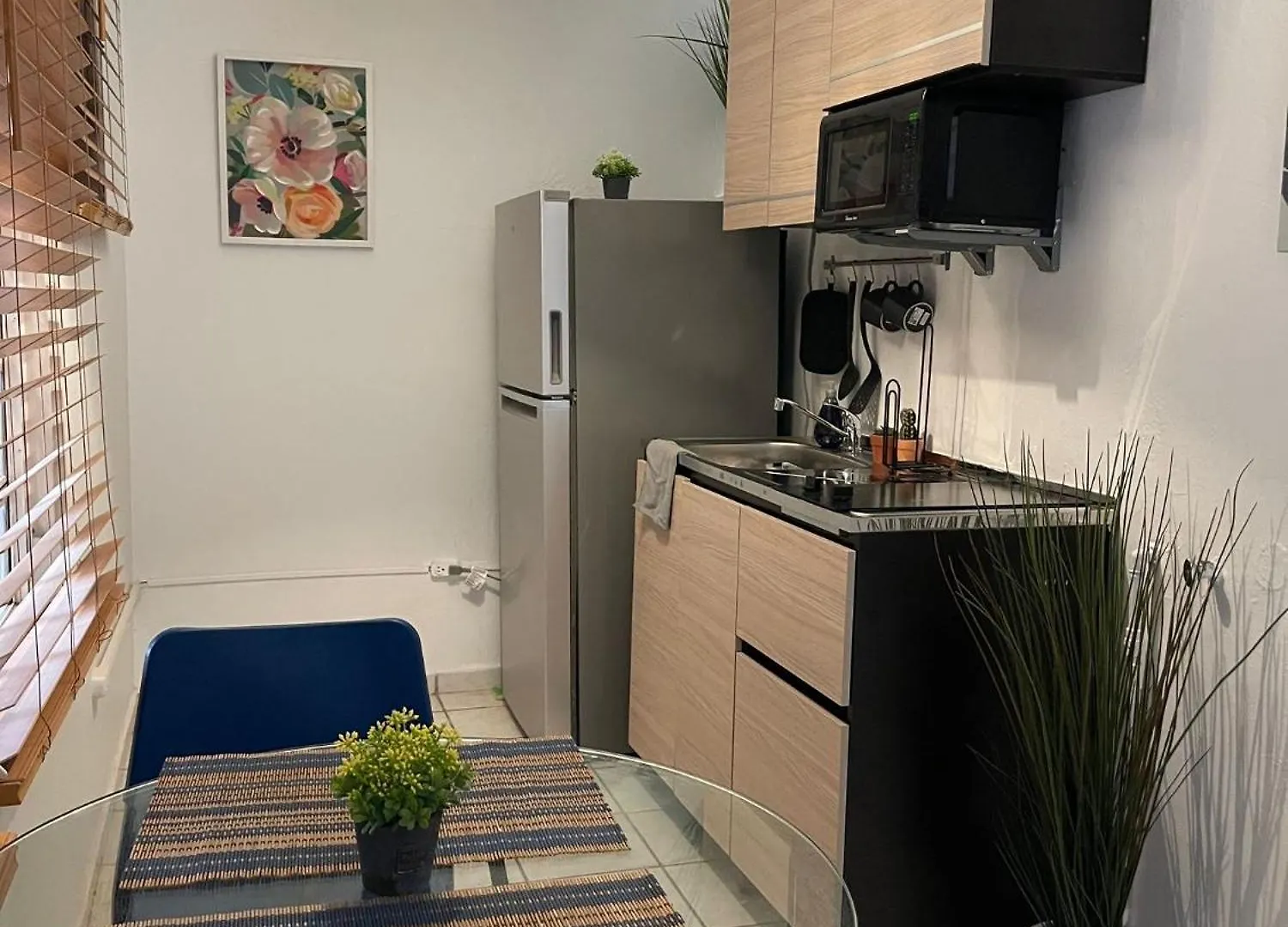 Oasis Inn San Juan Hostel