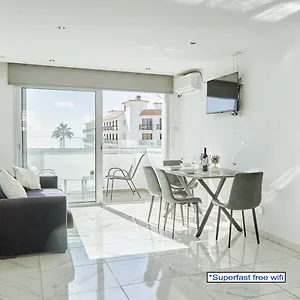 nissi-adonis-suites.hotelsatayianapa.com/